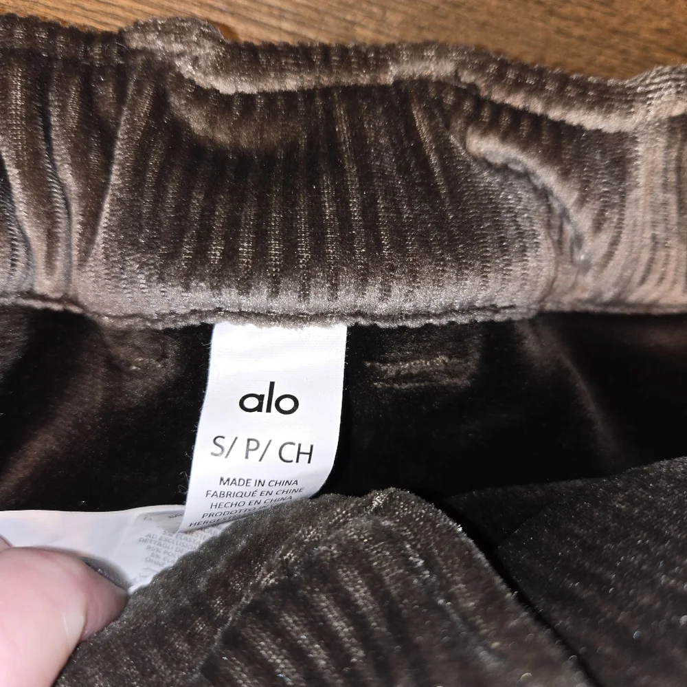 alo Yoga Velour Baller Skirt in Macchiato brown sz SMALL